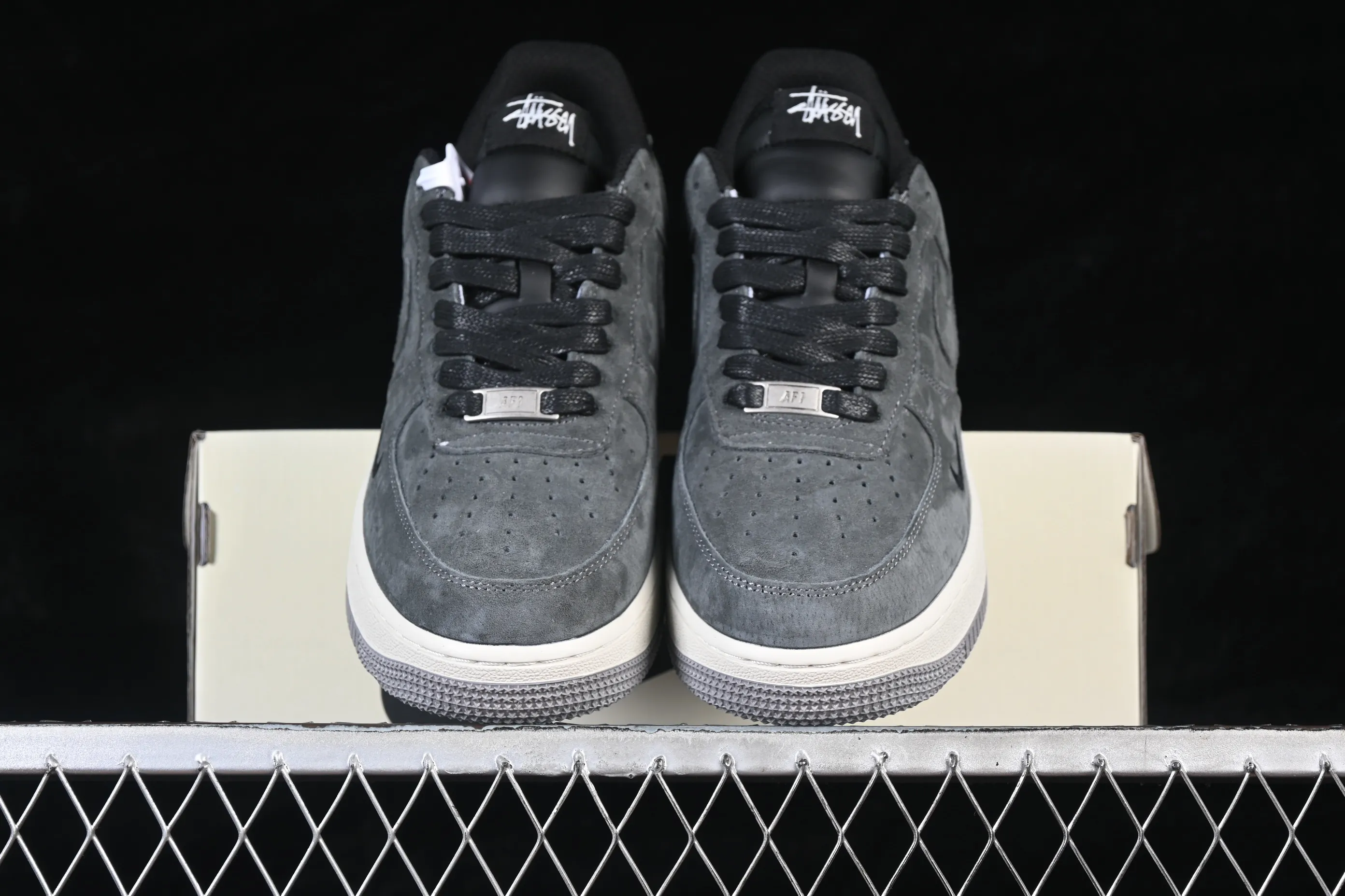 All categories Nk Air Force 1 Air Force series Nk Air Force 1 Low Air Force low-top Nike Air Force 1'07 Low Stussy co-branded charcoal gray elegant white Air Force 1 low-top casual sneakers DV5477-401